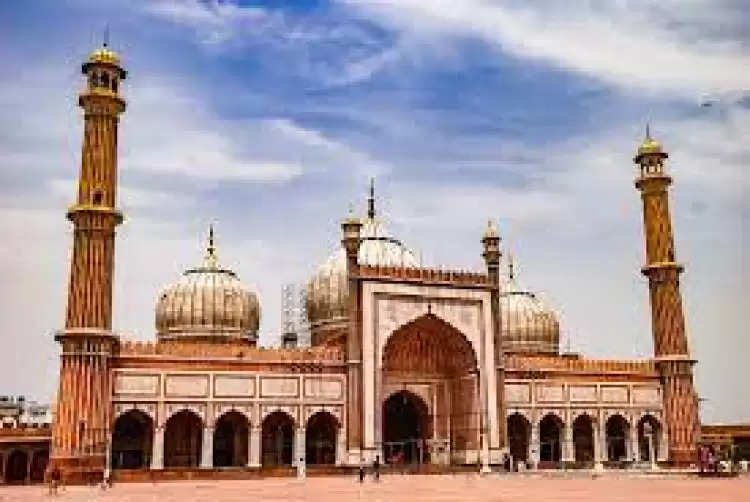 अलीगढ़ में जामा मस्जिद को लेकर सियासत तेज, नगर निगम बैकफुट पर