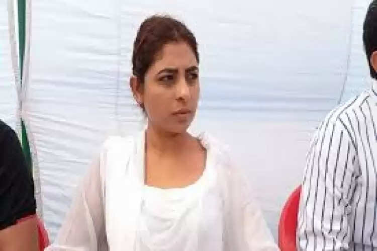 मिडिया के सामने रोते हुए आई अन्नू कादयान, सरकार पर लगाए भ्रष्टाचार के गंभीर आरोप, जानिए क्या है पूरा मामला
