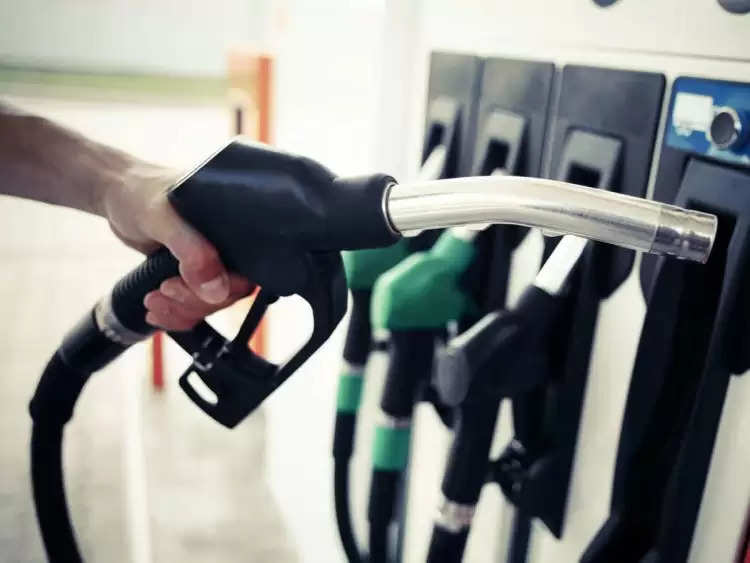 Petrol Diesel Price: आज दूसरे दिन भी डीजल हुआ सस्ता, नहीं बदले पेट्रोल के दाम, जानिए आपके शहर की कीमतें