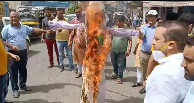 पंजाबी समुदाय ने किसान नेता गुरनाम सिंह चढुनी का पुतला जलाया