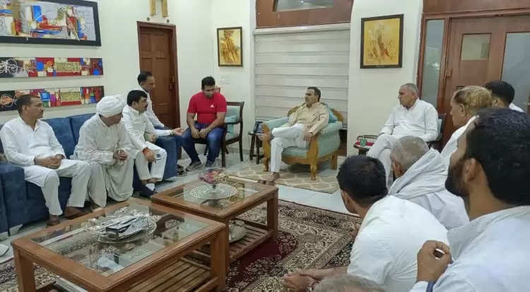 Haryana : सतेंद्र पहलवान को इंसाफ दिलाने के लिये केंद्रीय राज्यमंत्री डॉ संजीव बाल्यान से मिले विधायक बलराज कुंडू।