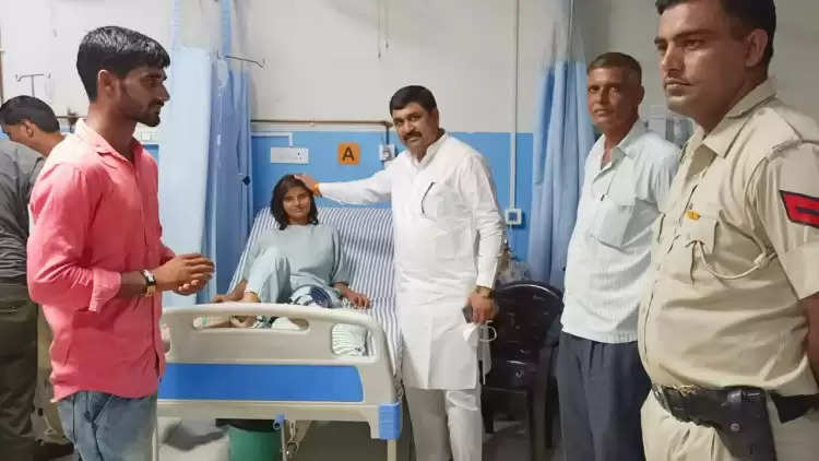 विधायक बलराज कुंडू ने फुटबाल खिलाड़ी राशिमा का करवाया फ्री ऑपरेशन, मिलने पहुंचे अस्पताल
