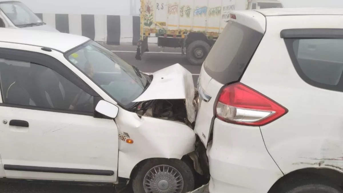 delhi lucknow highway accident